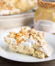 Best Ever Banana Pudding Pie on This Gal Cooks