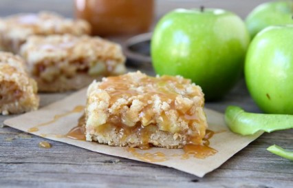 salted-caramel-apple-crumb-bars1