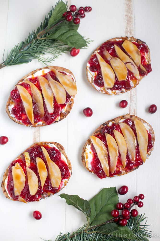 Cranberry Pear Flatbread. This super simple appetizer recipe makes a great addition to your Christmas appetizer menu! Great for snacking too!