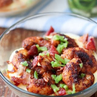 Flavorful blackened shrimp and grits made with smoked gouda cheese are a perfect quick and easy meal! Full of BOLD flavors. You can't beat a bowl of creamy cheese grits topped with shrimp and bacon. #shrimp #bacon #grits #southernfood #cheesegrits #seafood