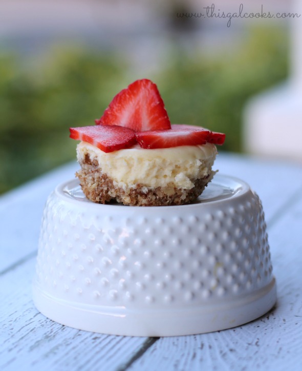 mini cheesecakes with peacan almond crust3wm