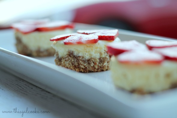 mini cheesecakes with peacan almond crustwm