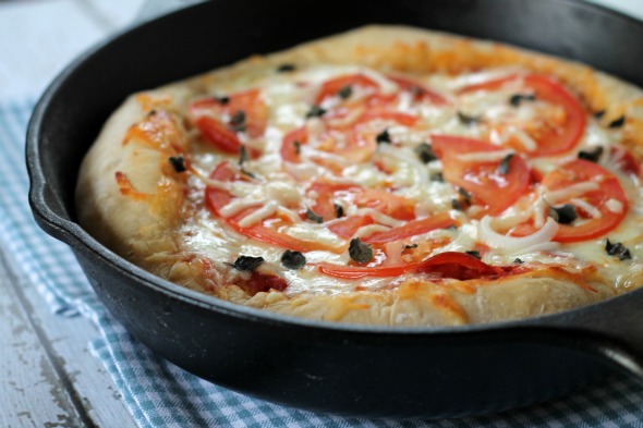 Cast iron deep dish pizza. Crazy good. Recipe in comments. : r/castiron