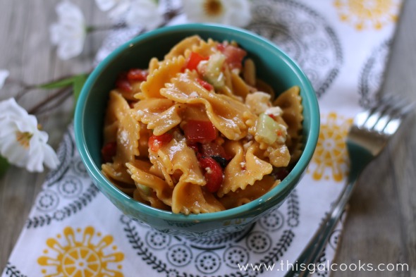 Greek Style Pasta Salad from www.thisgalcooks.com #pasta #greek #salad 3wm