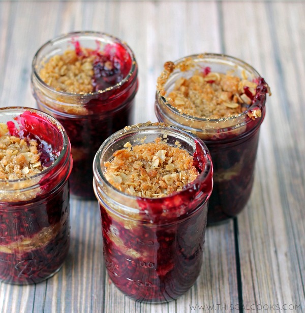 Blackberry Crisp in a Jar from www.thisgalcooks.com #blackberries #fruitcrisp #jarrecipes 2WM