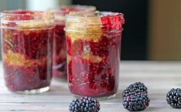 Blackberry Crisp in a Jar from www.thisgalcooks.com #blackberries #fruitcrisp #jarrecipes