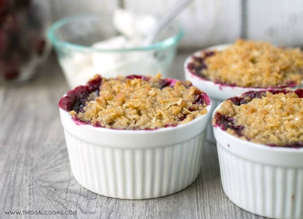 Cherry Crisp from www.thisgalcooks.com #cherryrecipes #fruitcrisp #vegan3WM