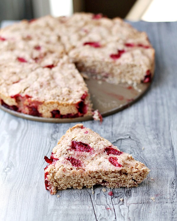 Strawberry Scone Tarts. Start your day the healthy way with these little treats. They're made with fresh strawberries and they're vegan! From www.thisgalcooks.com #strawberryrecipes #vegan