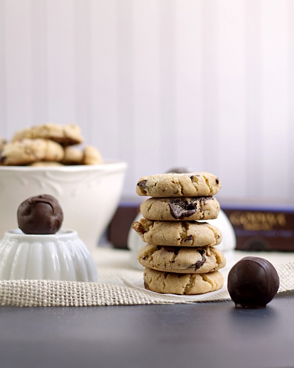 Dark Chocolate Chunk Pretzel Cookies from www.thisgalcooks.com