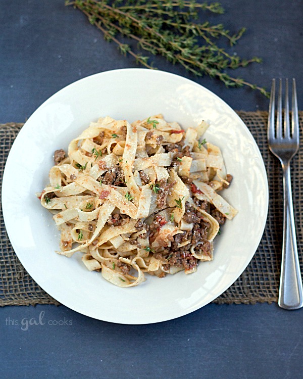 Easy Bolognese Sauce with Egg Fettuccine by www.thisgalcooks.com #fettuccine #bolognesesauce #easydinners