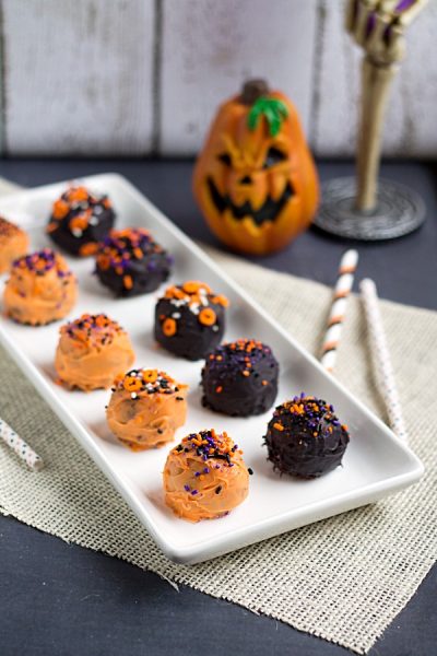 Halloween Brownie Truffles from www.thisgalcooks.com #halloween #brownies #truffles