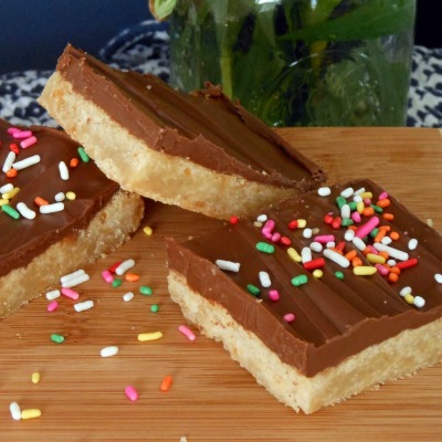 Our Most viewed link was these Twix Cookie Bars by My Cookie Clinic