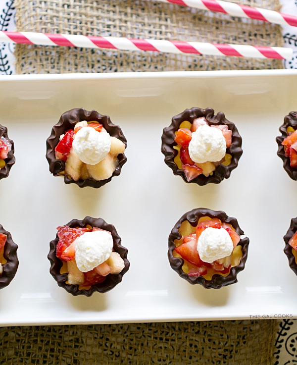 Strawberry Banana Phyllo Cups - This Gal Cooks #dessert #freshfruit #minitreats