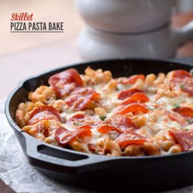 Skillet Pizza Pasta Bake: hot Italian chicken sausage, turkey pepperoni, all natural pizza sauce, veggies, gluten free pasta and cheese come together to make this easy to make casserole.