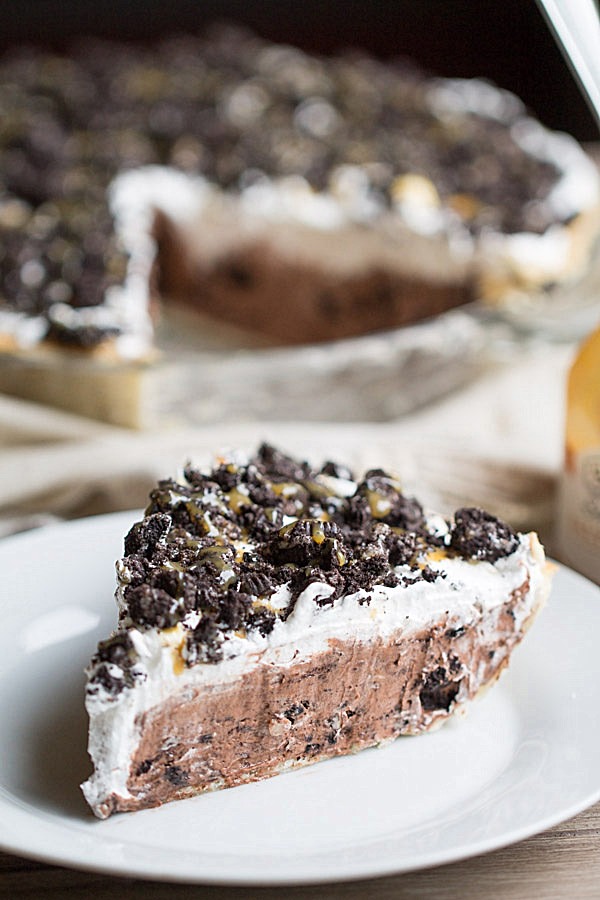 Cookies and Cream Chocolate Pudding Pie on This Gal Cooks #dessert #nobake