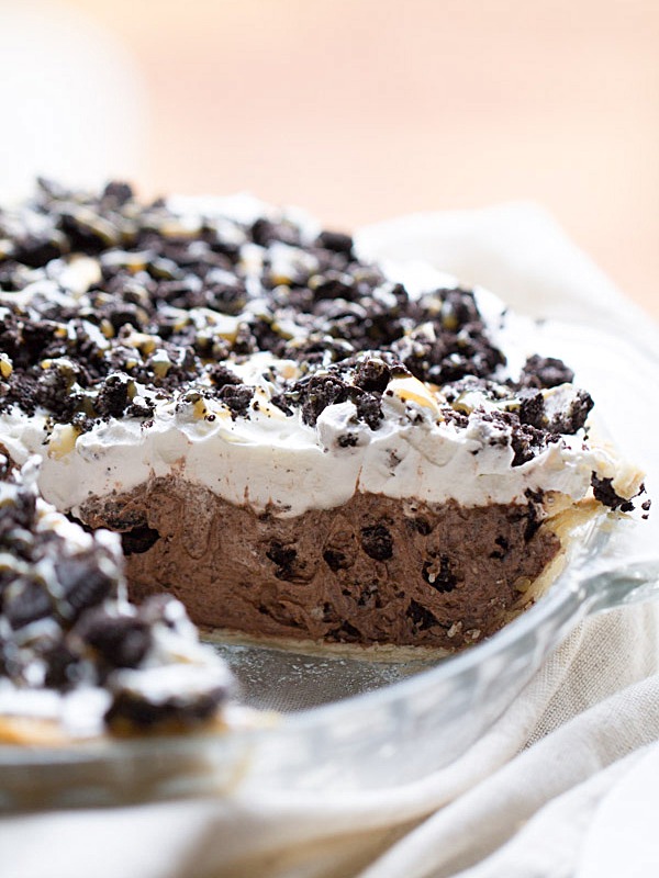 Cookies and Cream Chocolate Pudding Pie on This Gal Cooks #dessert #nobake