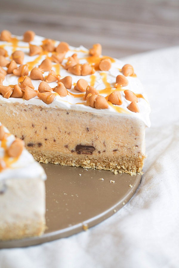 Pumpkin Spice Nutella Swirl Ice Cream Pie is a creamy, cool fall dessert that you will LOVE! | This Gal Cooks