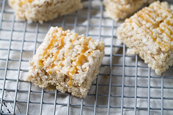 Caramel Macchiato Krispie Treats on This Gal Cooks