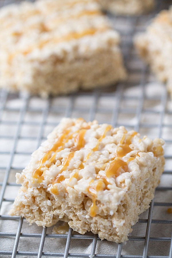 Caramel Macchiato Krispie Treats on This Gal Cooks