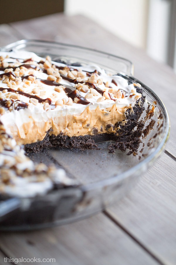 My new FAVORITE pudding pie - Butterscotch Toffee Pudding Pie| This Gal Cooks