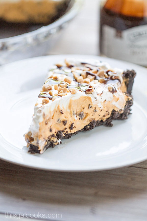 My new FAVORITE pudding pie - Butterscotch Toffee Pudding Pie| This Gal Cooks