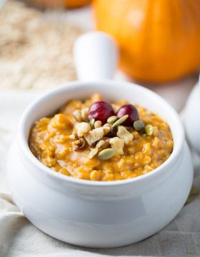 Pumpkin Pie Oatmeal is a healthy, hearty breakfast that's full of flavor. | This Gal Cooks