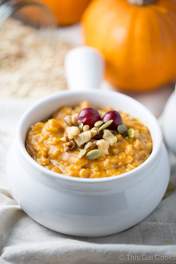 Pumpkin Pie Oatmeal is a healthy, hearty breakfast that's full of flavor. | This Gal Cooks