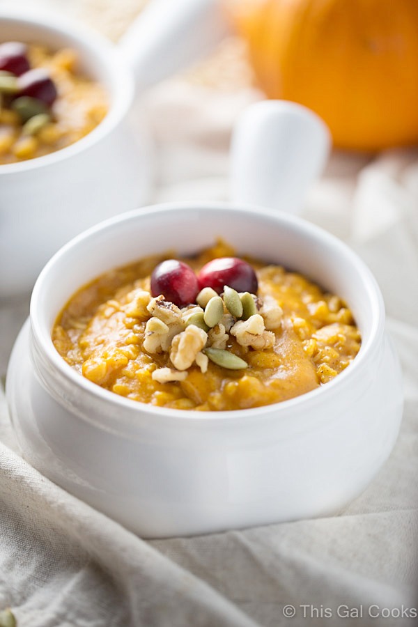 Pumpkin Pie Oatmeal is a healthy, hearty breakfast that's full of flavor. | This Gal Cooks