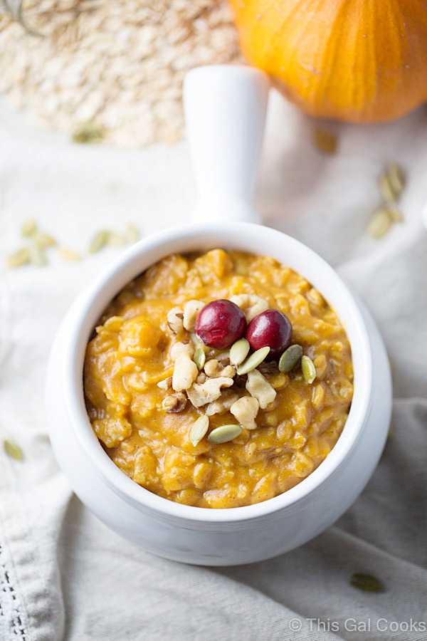 Pumpkin Pie Oatmeal is a healthy, hearty breakfast that's full of flavor. | This Gal Cooks