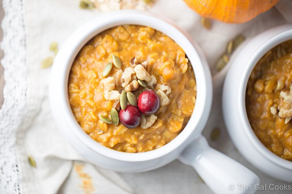 Pumpkin Pie Oatmeal is a healthy, hearty breakfast that's full of flavor. | This Gal Cooks