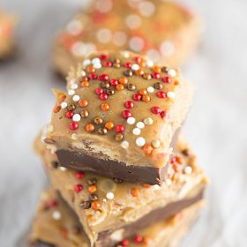 Snickers Chocolate Peanut Butter Pumpkin Fudge - Such an easy recipe to make! | This Gal Cooks