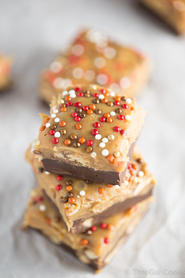 Snickers Chocolate Peanut Butter Pumpkin Fudge - Such an easy recipe to make! | This Gal Cooks