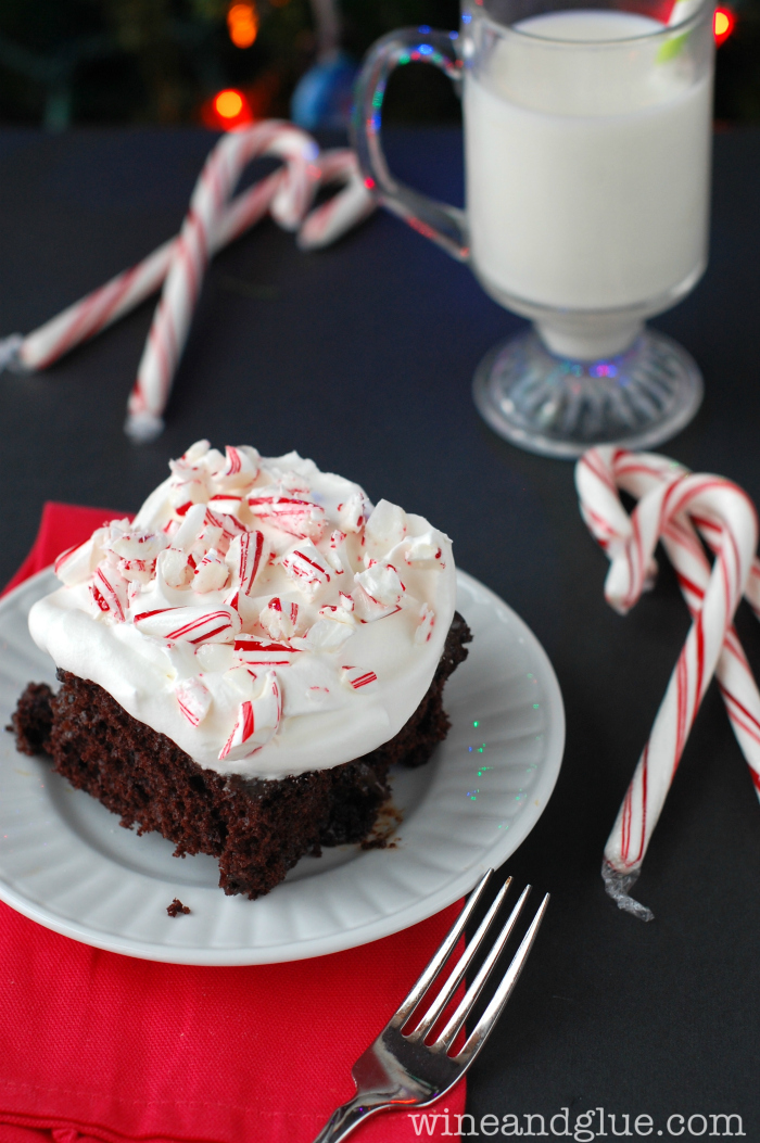 peppermint_chocolate_poke_cake5