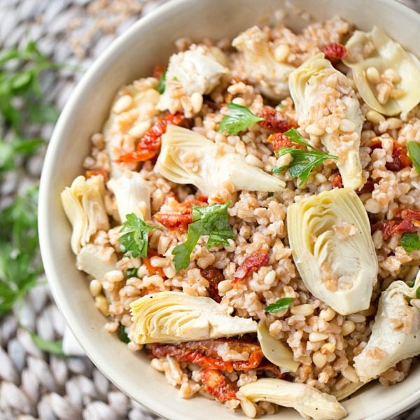 Farro Salad is packed full of tender sun dried tomatoes, artichokes and crunchy pine nuts. Tossed with an olive oil, red wine and Greek seasoning dressing for an outstanding pop of flavor!