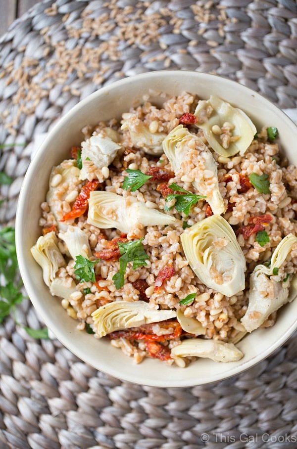 Farro Salad is packed full of tender sun dried tomatoes, artichokes and crunchy pine nuts. Tossed with an olive oil, red wine and Greek seasoning dressing for an outstanding pop of flavor! 