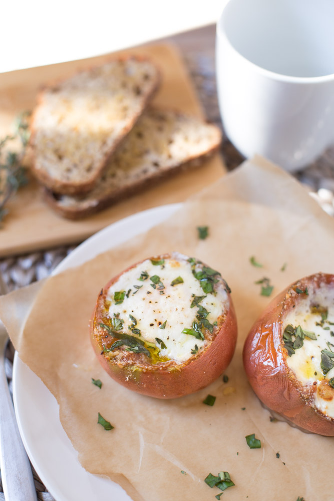 Heirloom tomatoes with baked eggs are a simple and nutritious vegetarian breakfast option. Ready in 20 minutes. Only 130 calories per serving.