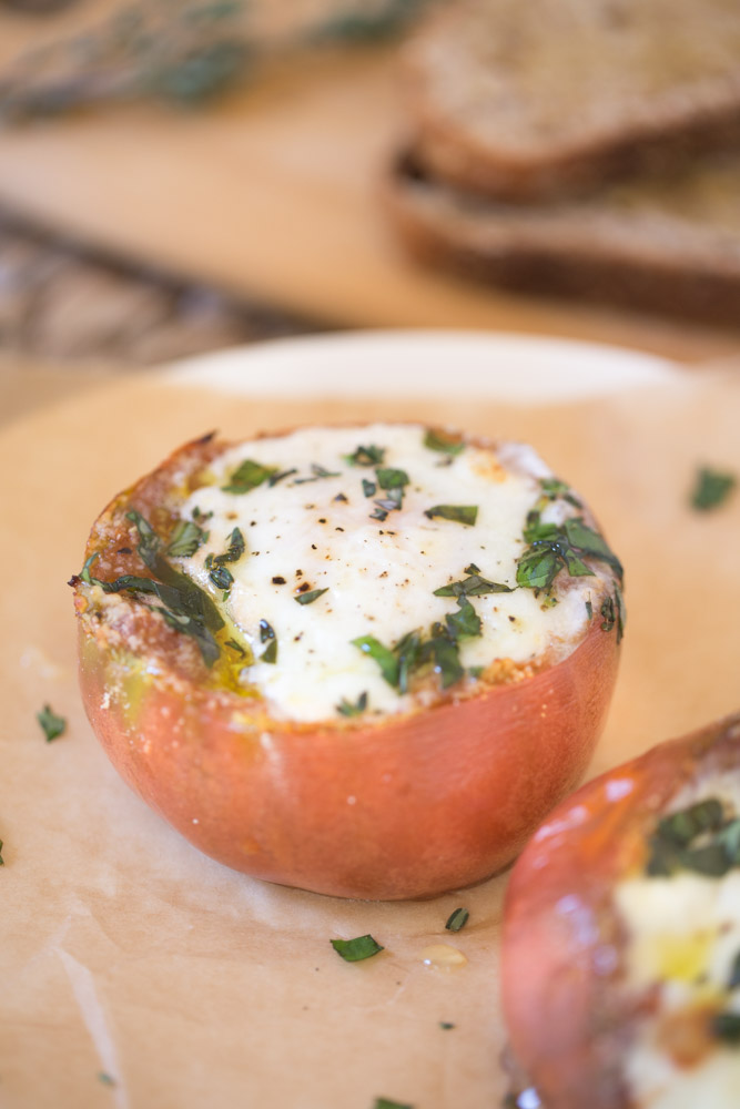 Heirloom tomatoes with baked eggs are a simple and nutritious vegetarian breakfast option. Ready in 20 minutes. Only 130 calories per serving.