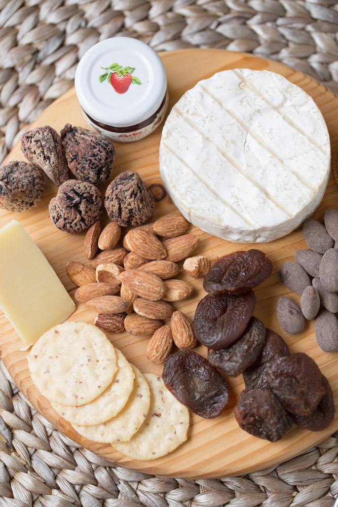 How To Create a Quick Appetizer Tray (5 simple tips) plus a Cheese and Nut Tray featuring Blue Diamond Almonds | This Gal Cooks