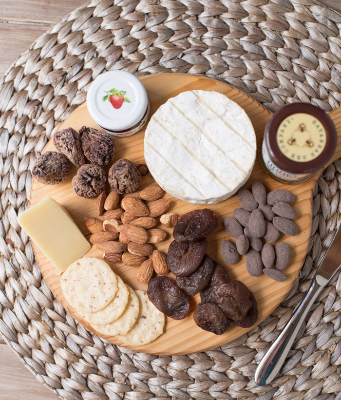 How To Create a Quick Appetizer Tray (5 simple tips) plus a Cheese and Nut Tray featuring Blue Diamond Almonds | This Gal Cooks