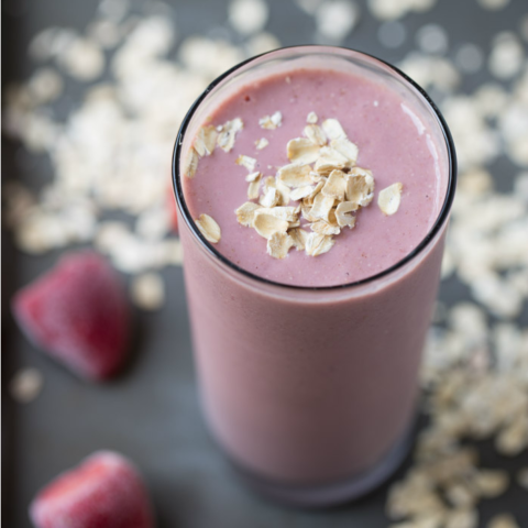 A drinkable breakfast: Strawberry Banana Oatmeal Protein Smoothie | This Gal Cooks