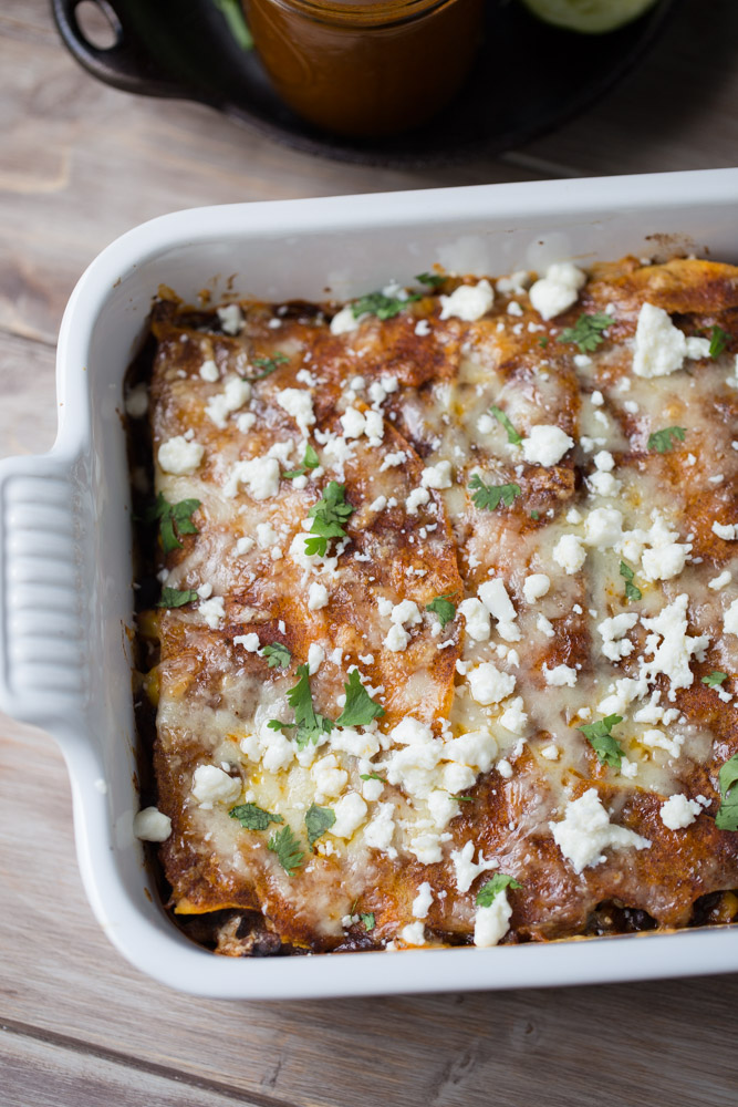 This Vegetarian Enchilada Casserole is a Tex-Mex lover's dream! Only 475 calories per serving! | This Gal Cooks