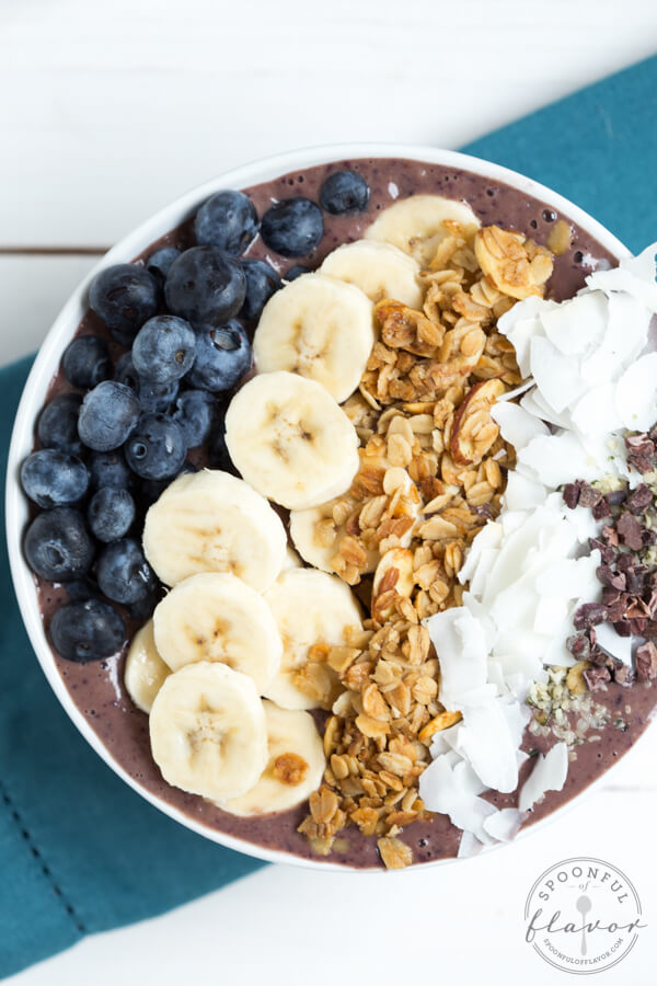 Blueberry-Crunch-Acai-Bowl_0555