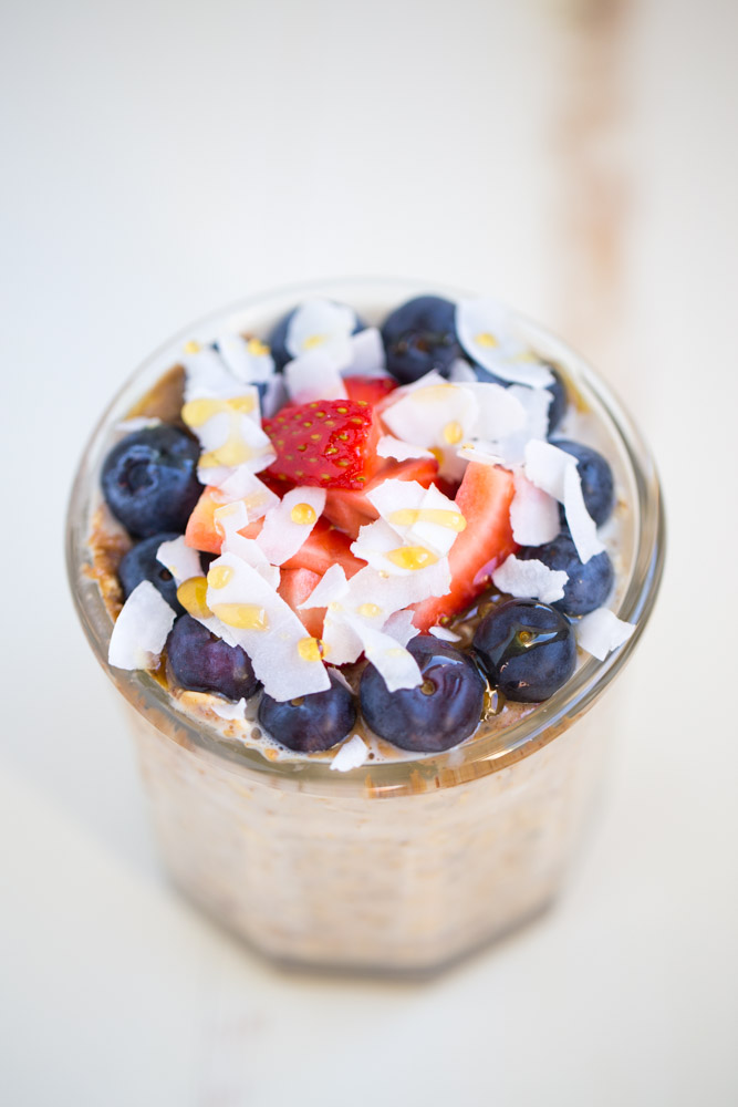 AMAZING Overnight Oatmeal Parfait! This vegetarian and gluten free parfait is super easy to make and is incredibly healthy, too! | This Gal Cooks