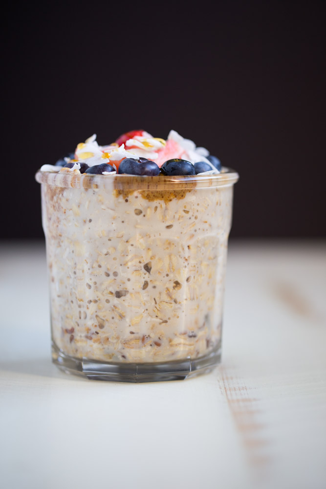 AMAZING Overnight Oatmeal Parfait! This vegetarian and gluten free parfait is super easy to make and is incredibly healthy, too! | This Gal Cooks