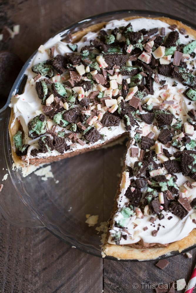This creamy, minty, mint chocolate pudding pie offers everything you'd expect from a Christmas pudding pie. Silky, smooth, easy to make and bursting with flavors that everyone loves.