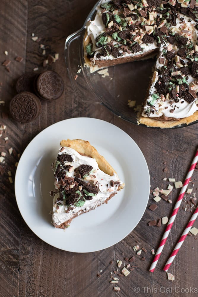 This creamy, minty, mint chocolate pudding pie offers everything you'd expect from a Christmas pudding pie. Silky, smooth, easy to make and bursting with flavors that everyone loves.