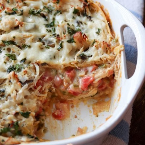 King Ranch Chicken Casserole. This creamy, boldly flavored #chicken #casserole feeds a crowd! A true southern classic that will WOW everyone. #southerncooking #dinner