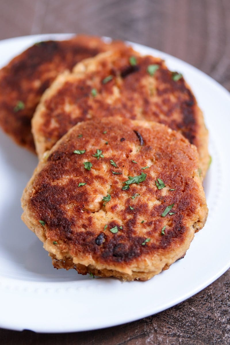 The easiest salmon cakes you'll ever make! These paleo salmon cakes are made with canned salmon, paleo mayo, spices, and almond flour! Serve them as an appetizer or with your favorite veggie for a complete healthy meal. #paleo #salmon #savory #dinner #appetizer