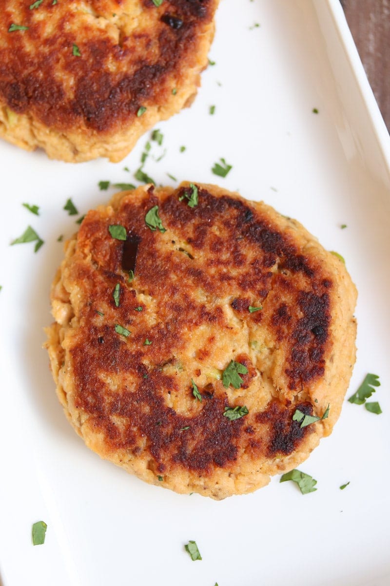 The easiest salmon cakes you'll ever make! These paleo salmon cakes are made with canned salmon, paleo mayo, spices, and almond flour! Serve them as an appetizer or with your favorite veggie for a complete healthy meal. #paleo #salmon #savory #dinner #appetizer