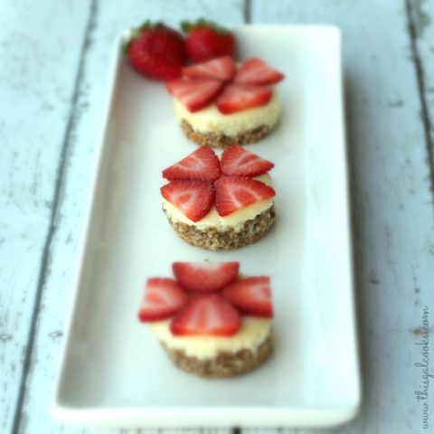Recipe: Mini Cheesecakes with Almond Pecan Crust